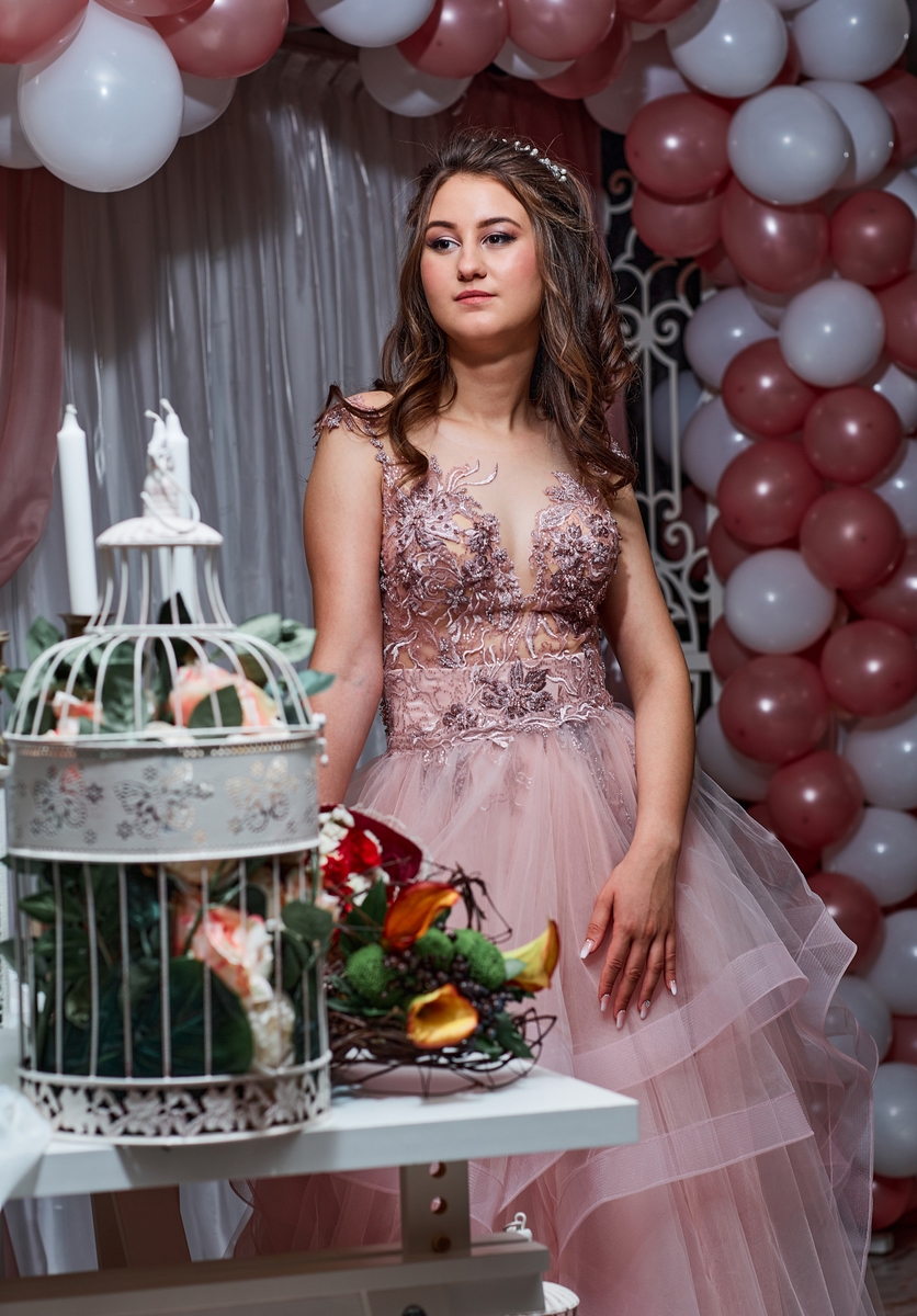 042 Айлис бал